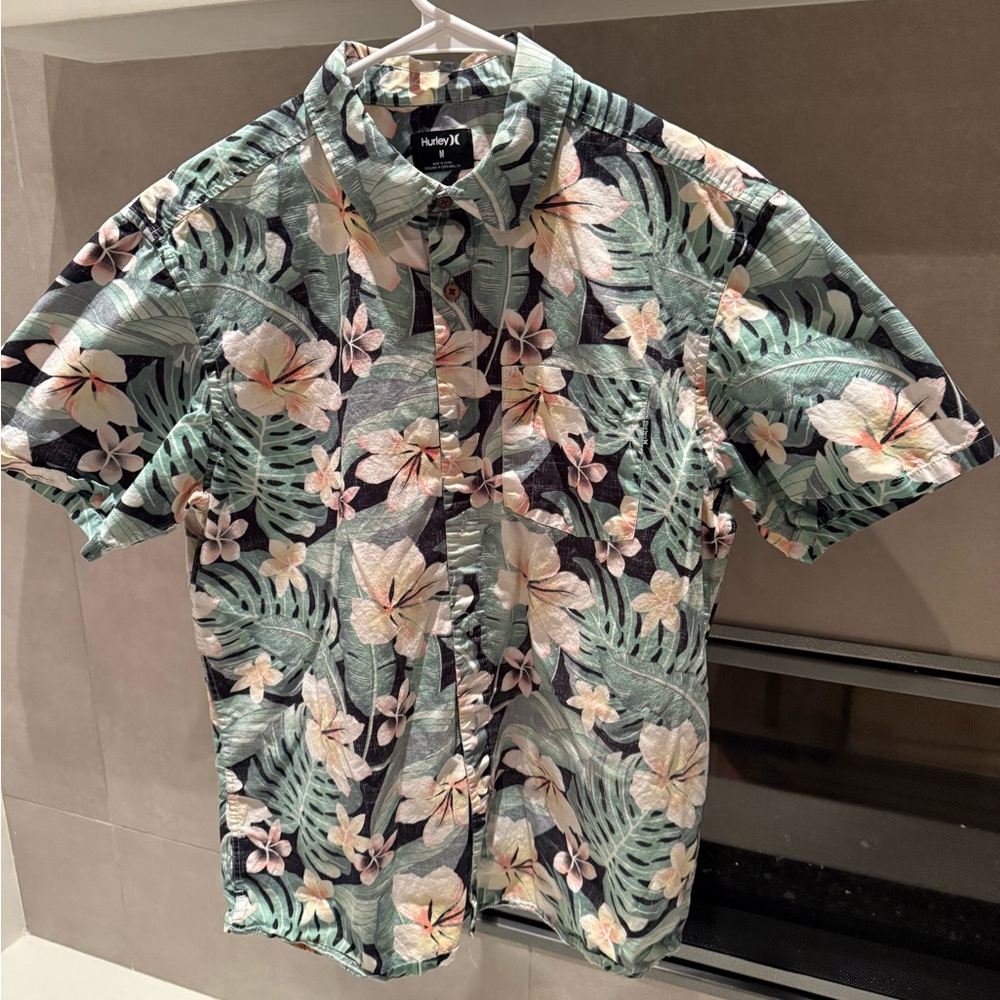HURLEY Hawaiian Floral short sleeved button up